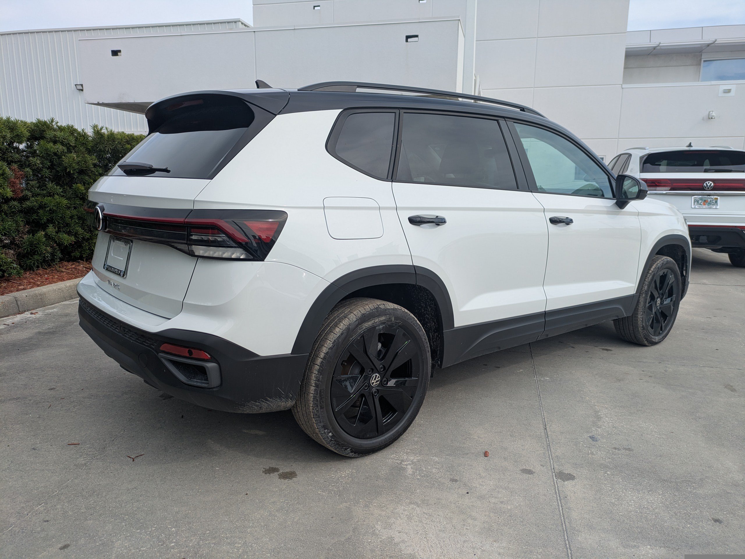New 2026 Volkswagen Taos SE FWD image 4