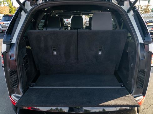 Used 2018 Land Rover Discovery HSE Luxury image 26