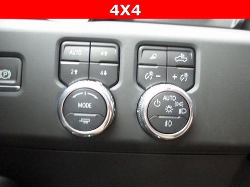 Used 2025 GMC Sierra 2500 AT4X image 31