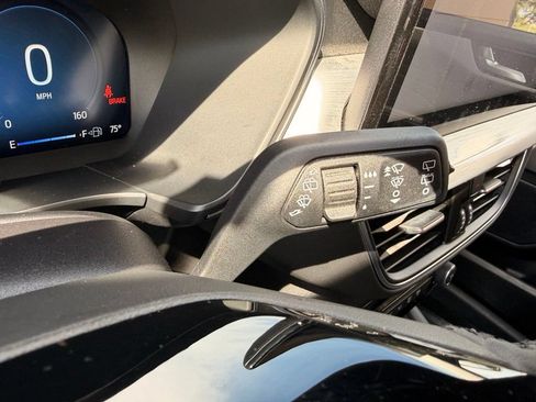 Used 2024 Ford Escape Platinum w/ Premium Technology Package AWD/4WD image 18