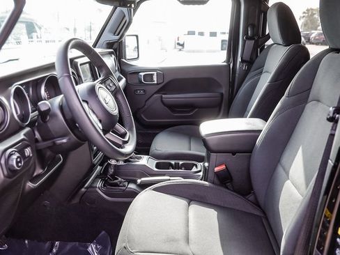 Used 2023 Jeep Gladiator Sport AWD/4WD image 22