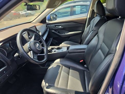 Used 2021 Nissan Rogue SV w/ Premium Package FWD image 3