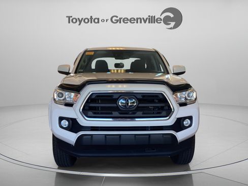 Used 2019 Toyota Tacoma SR5 AWD/4WD image 9