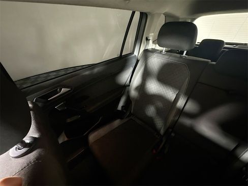 Used 2021 Volkswagen Tiguan S image 12