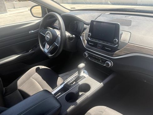 Used 2025 Nissan Altima 2.5 SV FWD image 49