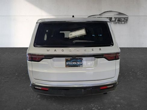 Used 2025 Jeep Wagoneer L Series II w/ 8-pass Seating Package AWD/4WD image 9