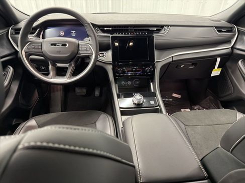 New 2025 Jeep Grand Cherokee L Altitude image 13