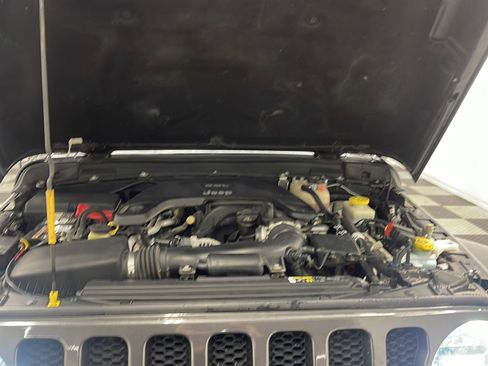Used 2018 Jeep Wrangler Unlimited Sport S AWD/4WD image 24