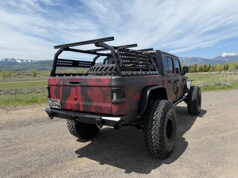Used 2022 Jeep Gladiator Rubicon w/ Trailer Tow Package AWD/4WD image 8