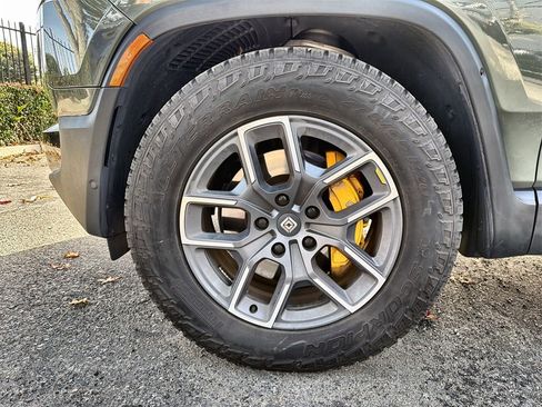 Used 2023 Rivian R1T Launch Edition image 19