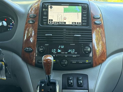 Used 2008 Toyota Sienna XLE AWD/4WD image 29