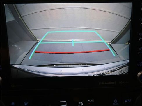 Used 2021 Toyota Highlander XLE image 7