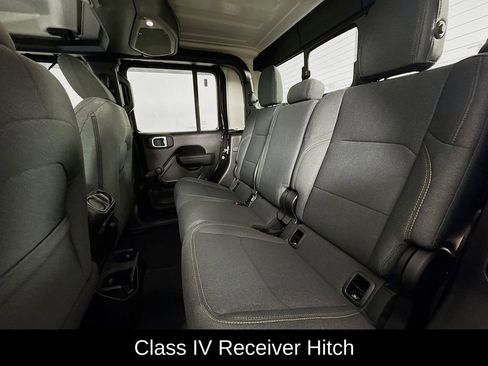 Used 2024 Jeep Gladiator Sport image 11