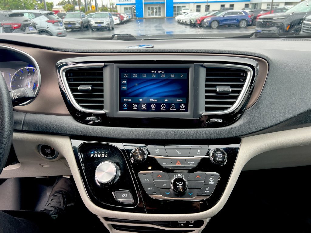 Used 2019 Chrysler Pacifica LX w/ Tire & Wheel Group FWD image 13