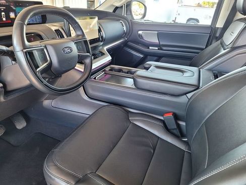 Used 2025 Ford Expedition Platinum AWD/4WD image 10