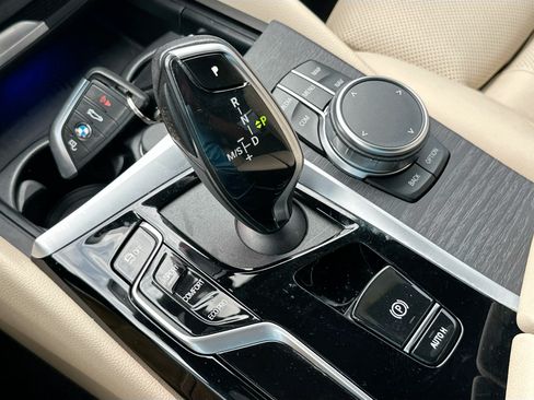 Used 2022 BMW 530i w/ M Sport Package RWD image 17