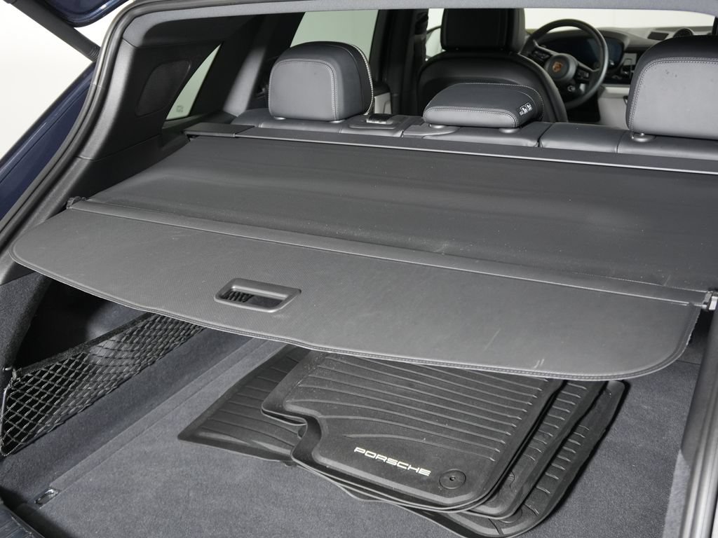 Certified 2024 Porsche Cayenne AWD/4WD image 46