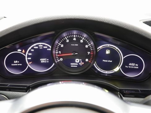 Used 2022 Porsche Cayenne Platinum Edition image 9