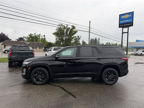 Used 2023 Chevrolet Traverse LT w/ Midnight/Sport Edition AWD/4WD image 3