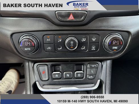 Used 2021 GMC Terrain SLE w/ Driver Convenience Package image 20