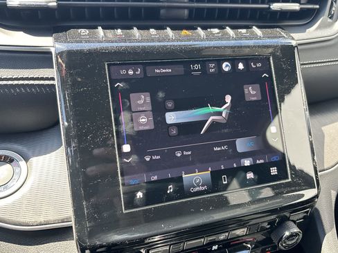 Used 2023 Jeep Grand Cherokee Altitude AWD/4WD image 13
