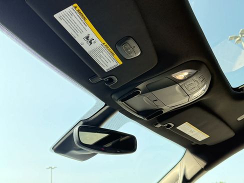 Used 2025 Chrysler Pacifica Limited FWD image 23