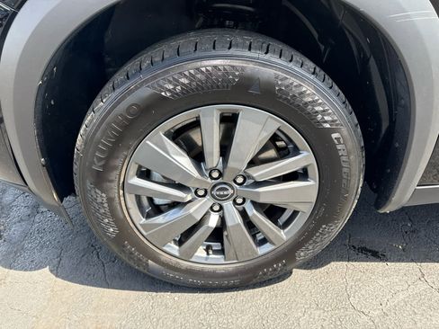 Used 2025 Nissan Pathfinder SV AWD/4WD image 9