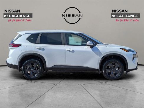 New 2026 Nissan Rogue SV image 4