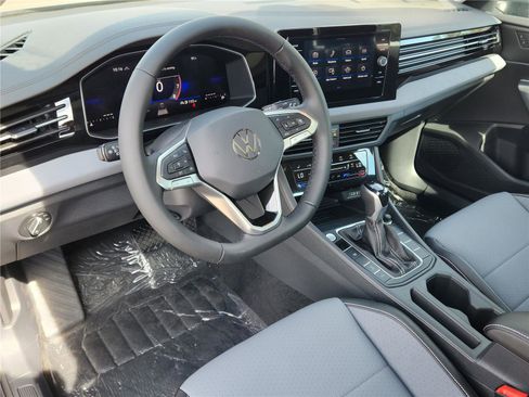 New 2025 Volkswagen Jetta SE image 9