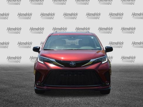 Used 2022 Toyota Sienna XSE FWD image 6