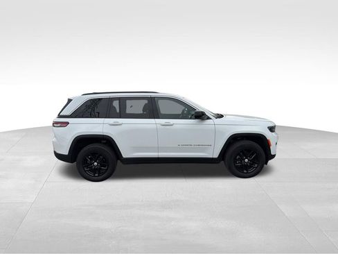 Certified 2025 Jeep Grand Cherokee Laredo X w/ Luxury Tech Group I AWD/4WD image 9