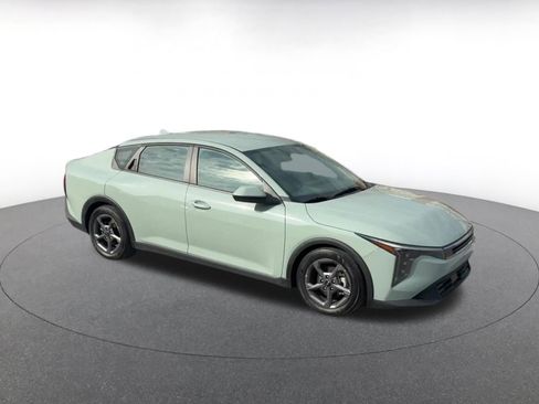 Used 2025 Kia K4 LXS image 2