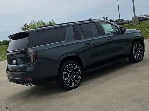 New 2026 Chevrolet Suburban RST AWD/4WD image 8