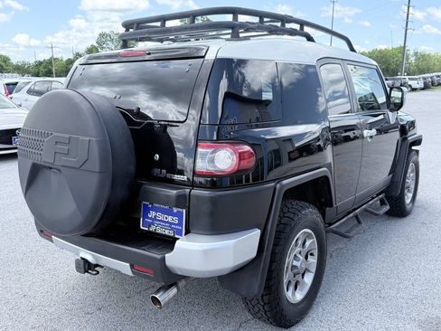 Used 2013 Toyota FJ Cruiser 4WD w/ Convenience Pkg image 5