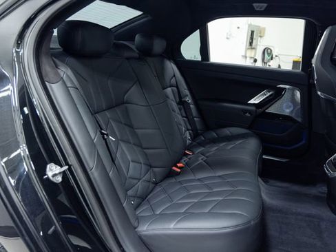 Certified 2023 BMW 760i xDrive w/ Executive Package image 24