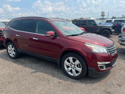 Used 2017 Chevrolet Traverse LT w/ Traveler's Package FWD image 26