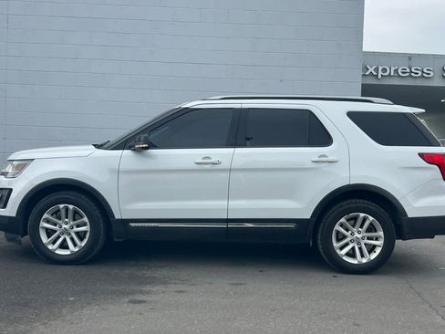 Used 2016 Ford Explorer XLT w/ Equipment Group 201A image 6