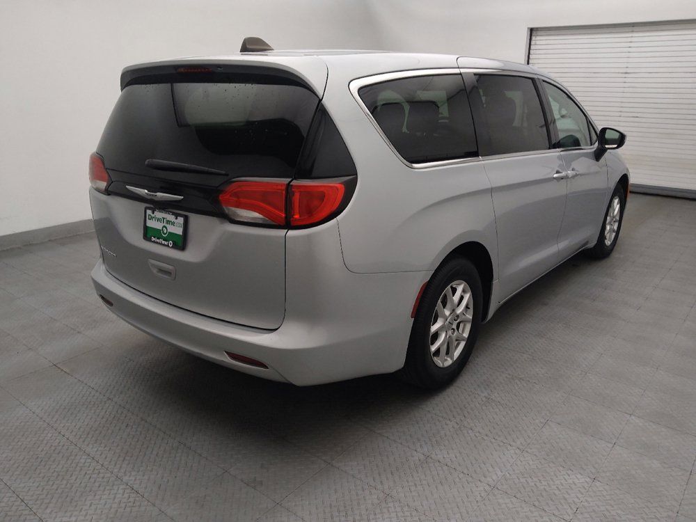 Used 2023 Chrysler Voyager LX FWD image 9