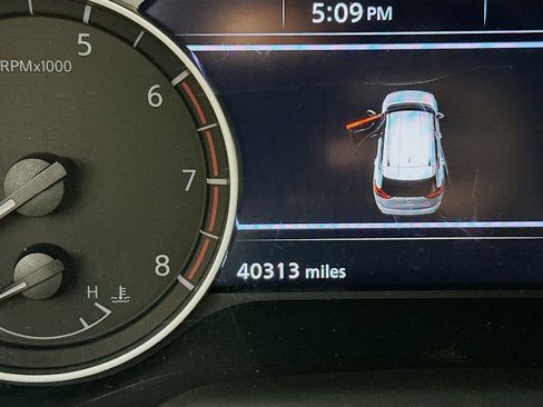 Used 2025 Nissan Rogue SV image 18