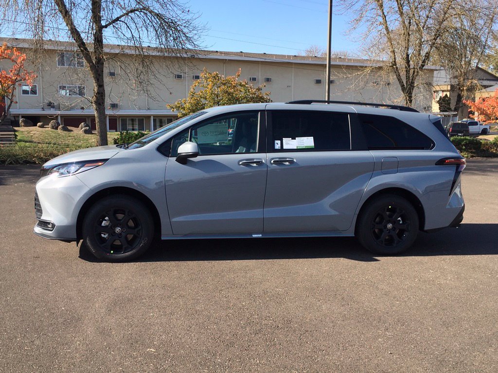 New 2026 Toyota Sienna XLE Woodland Edition AWD/4WD image 3
