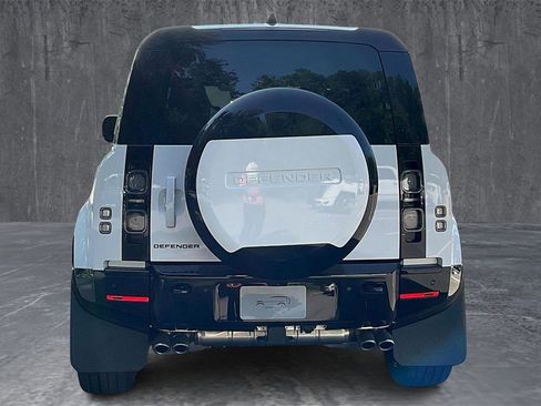 New 2025 Land Rover Defender 110 V8 image 4