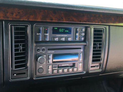 Used 1996 Cadillac Fleetwood Brougham RWD image 72