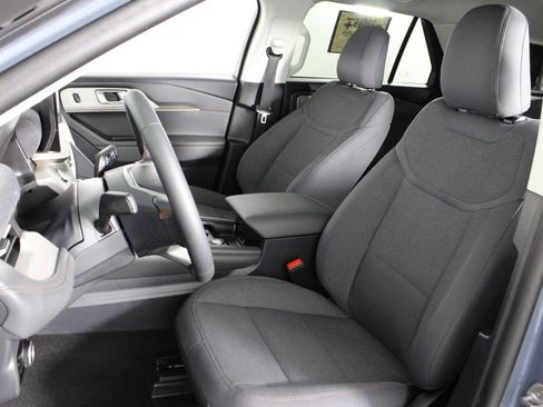 Used 2025 Ford Explorer Active image 17
