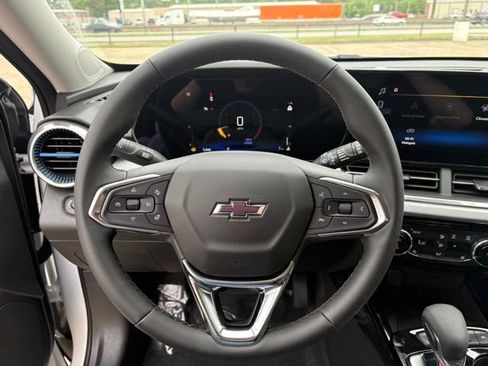 New 2026 Chevrolet Trax LT w/ Sunroof Package FWD image 19