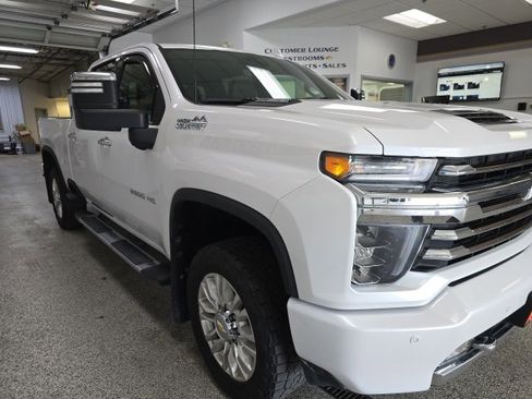 Used 2022 Chevrolet Silverado 2500 High Country w/ Z71 Off-Road Package image 3