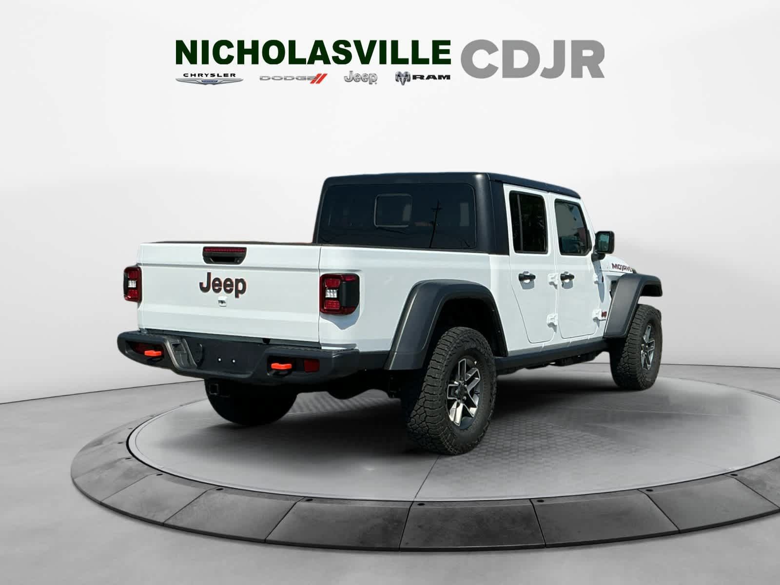 Used 2026 Jeep Gladiator Mojave AWD/4WD image 5