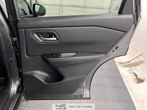 Used 2025 Nissan Rogue SV FWD image 34