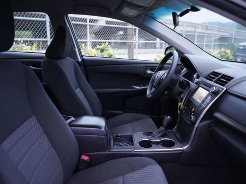 Used 2016 Toyota Camry LE image 21