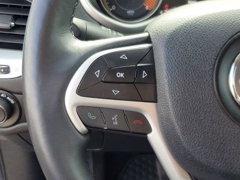 Used 2015 Jeep Cherokee Trailhawk w/ Comfort/Convenience Group AWD/4WD image 23