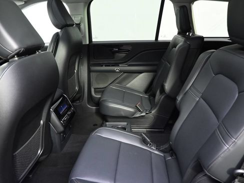 Certified 2025 Lincoln Aviator AWD image 21